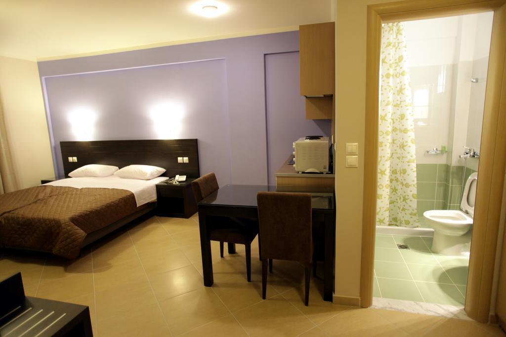 Cavos Fokidos Aparthotel Chiliadou  Bilik gambar