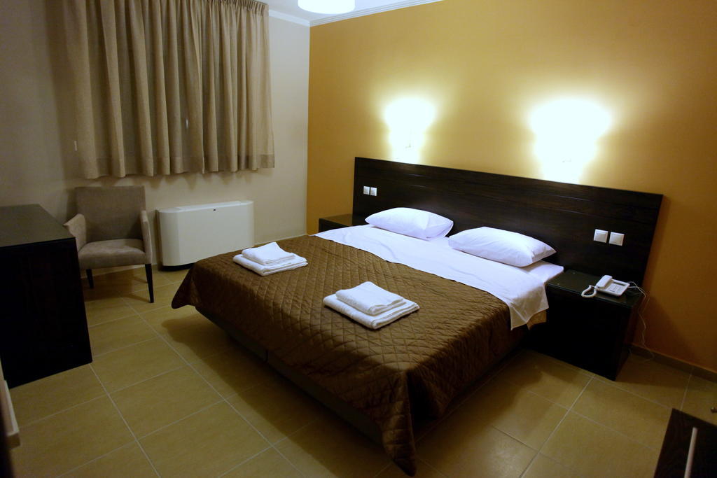 Cavos Fokidos Aparthotel Chiliadou  Bilik gambar